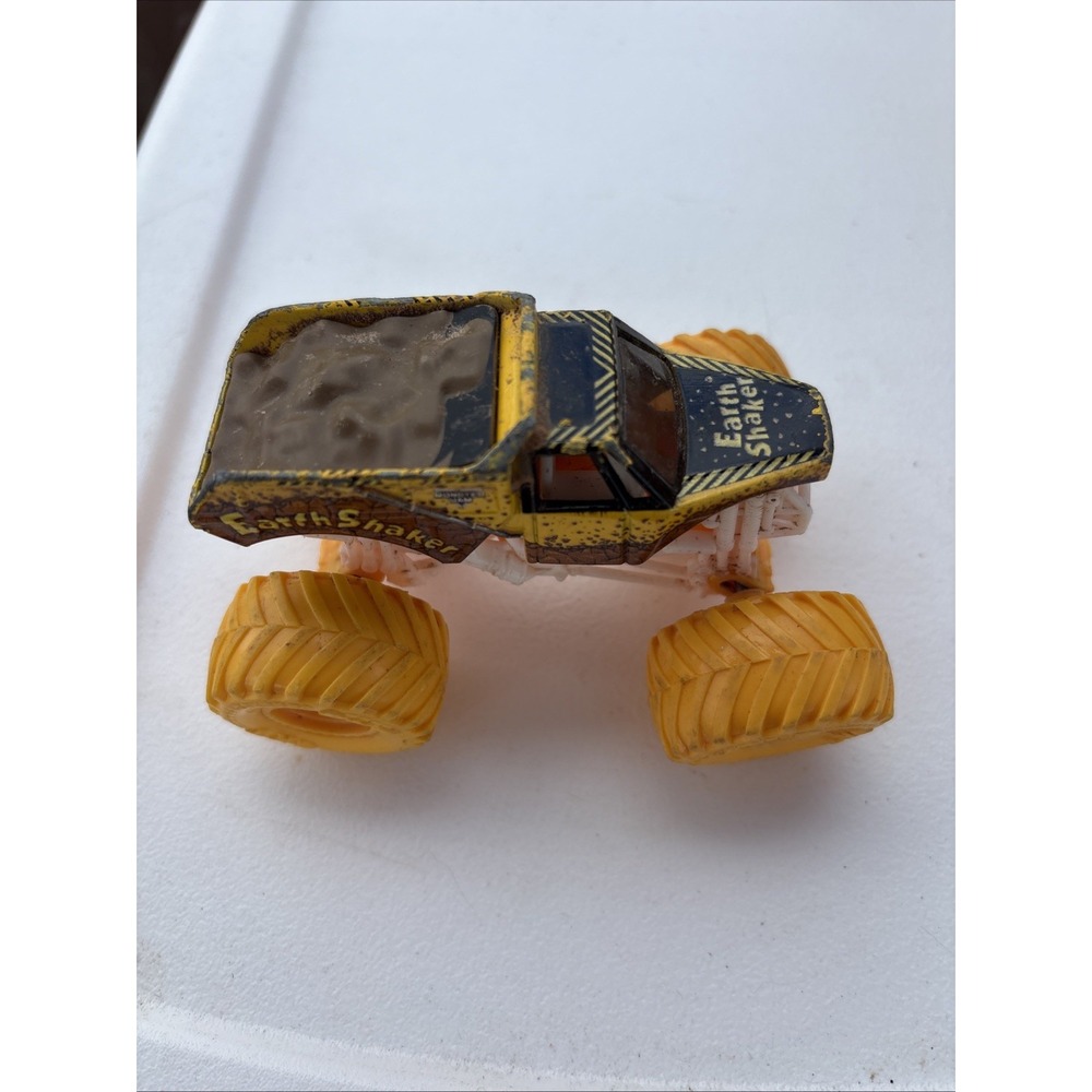 EARTH SHAKER DIRT/MUD TIRES Spin Master Monster Jam Truck 1/64